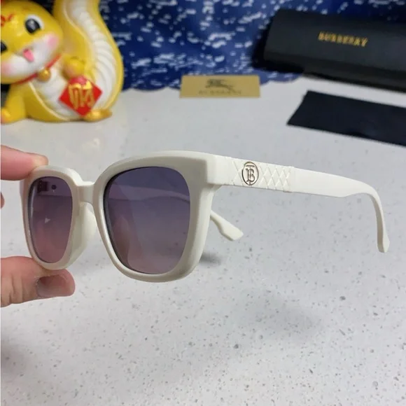 Burberry White Frame Sunglasses Purple Lens UV Chic - Picture 3 of 9